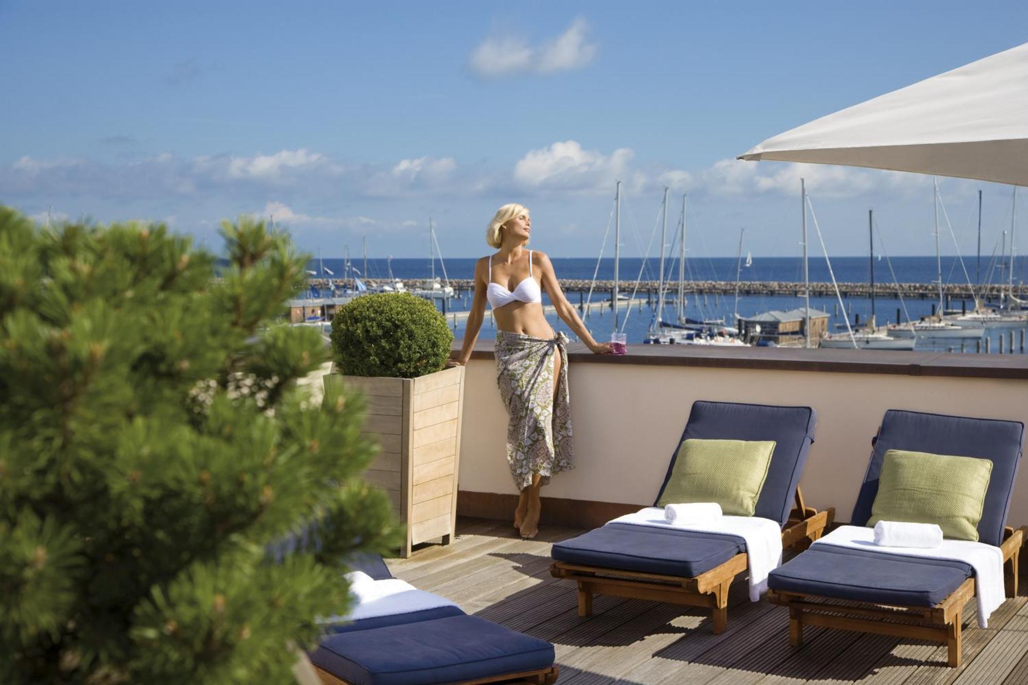 Yachthafenresidenz Hohe Duene Hotel Rostock Ngoại thất bức ảnh Rooftop terrace