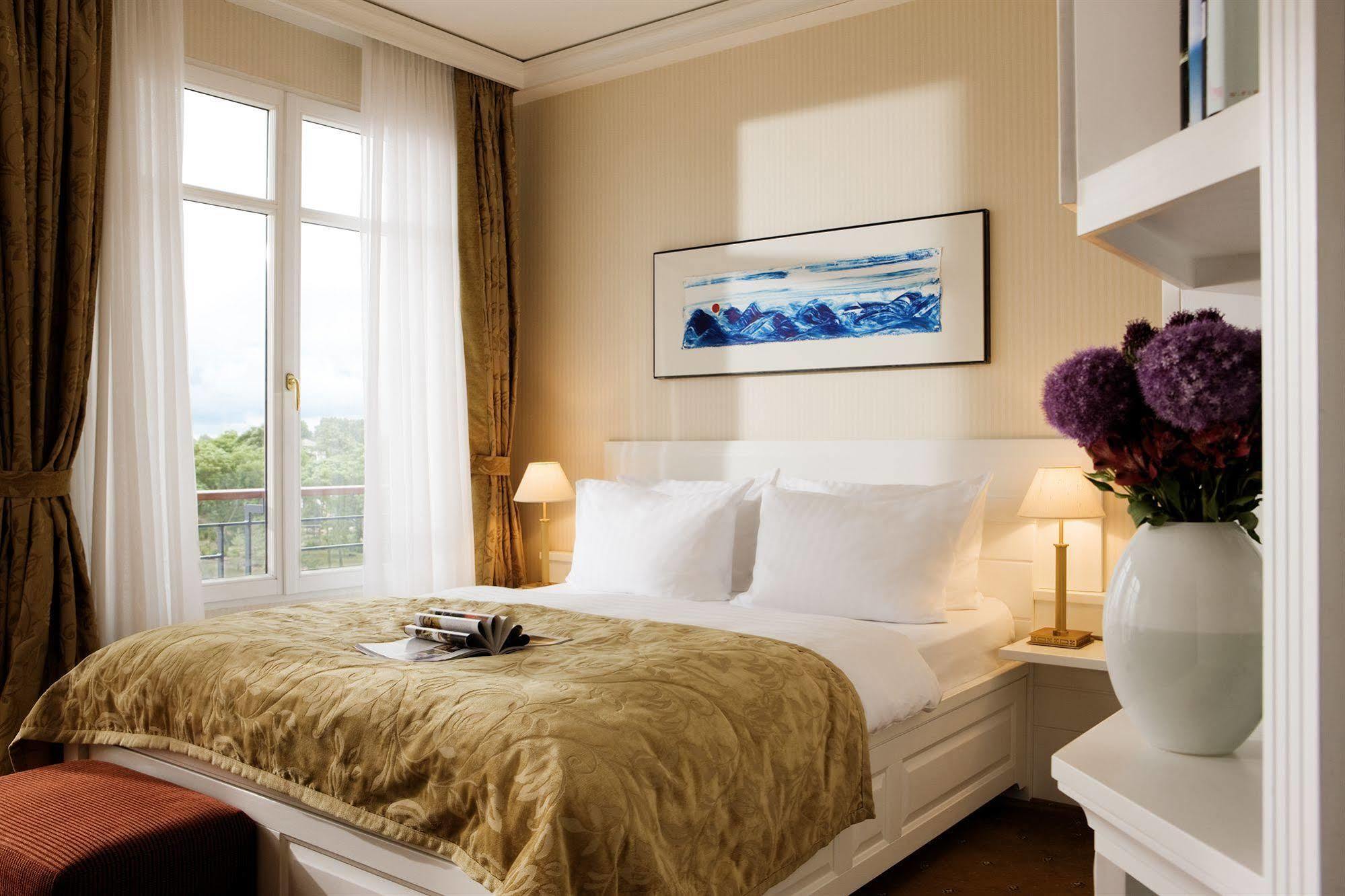 Yachthafenresidenz Hohe Duene Hotel Rostock Ngoại thất bức ảnh