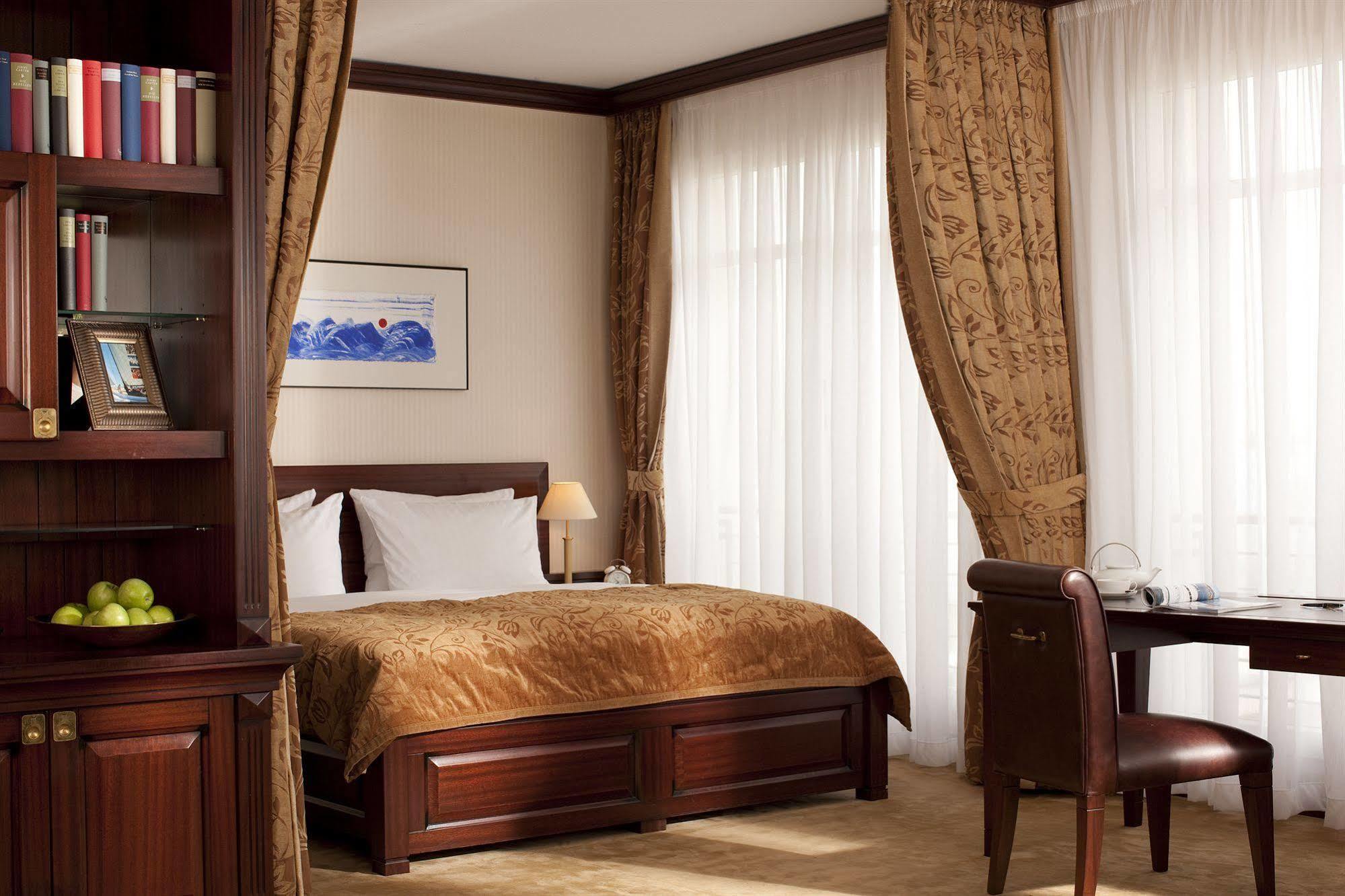 Yachthafenresidenz Hohe Duene Hotel Rostock Ngoại thất bức ảnh