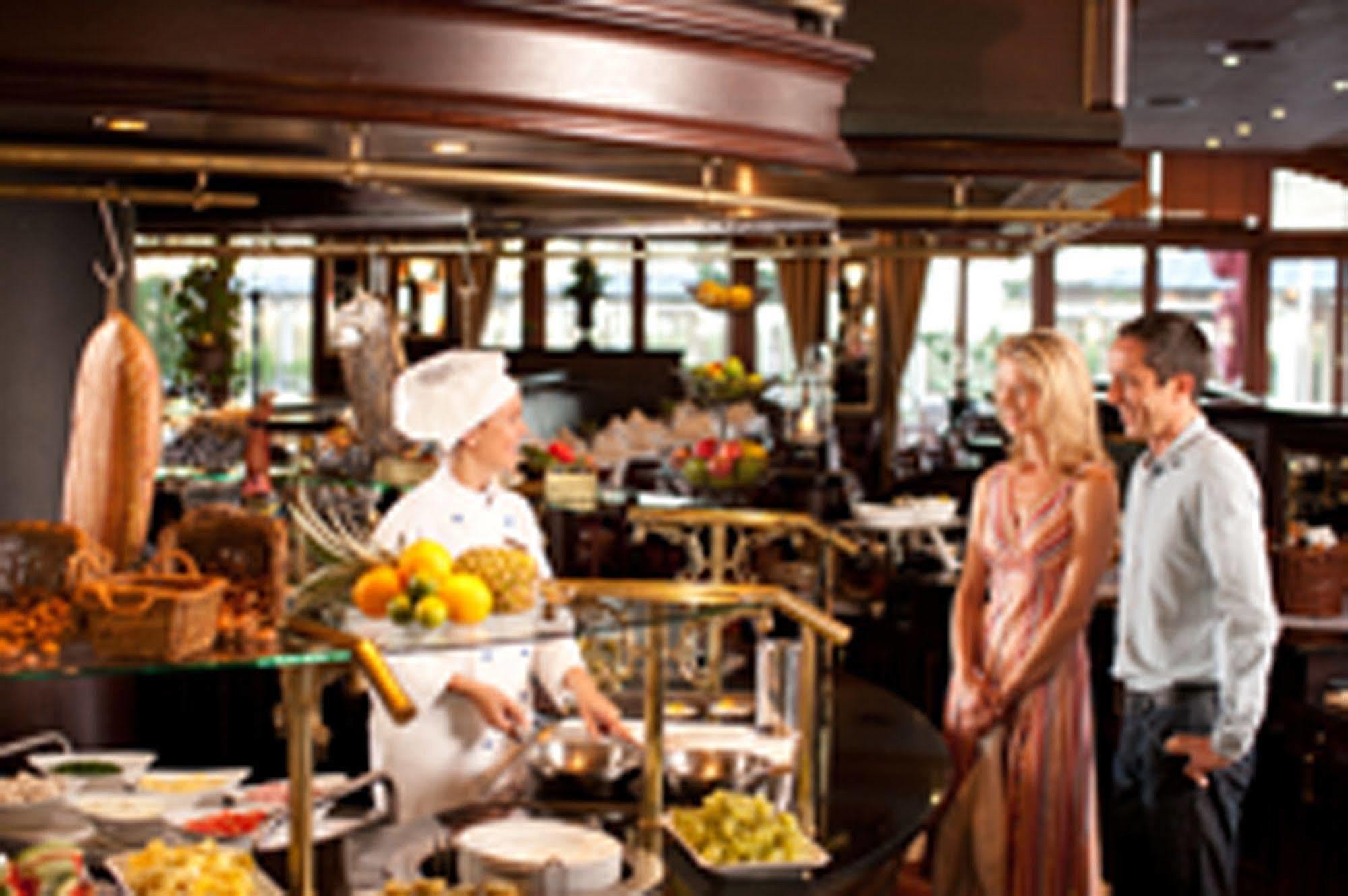 Yachthafenresidenz Hohe Duene Hotel Rostock Ngoại thất bức ảnh The restaurant