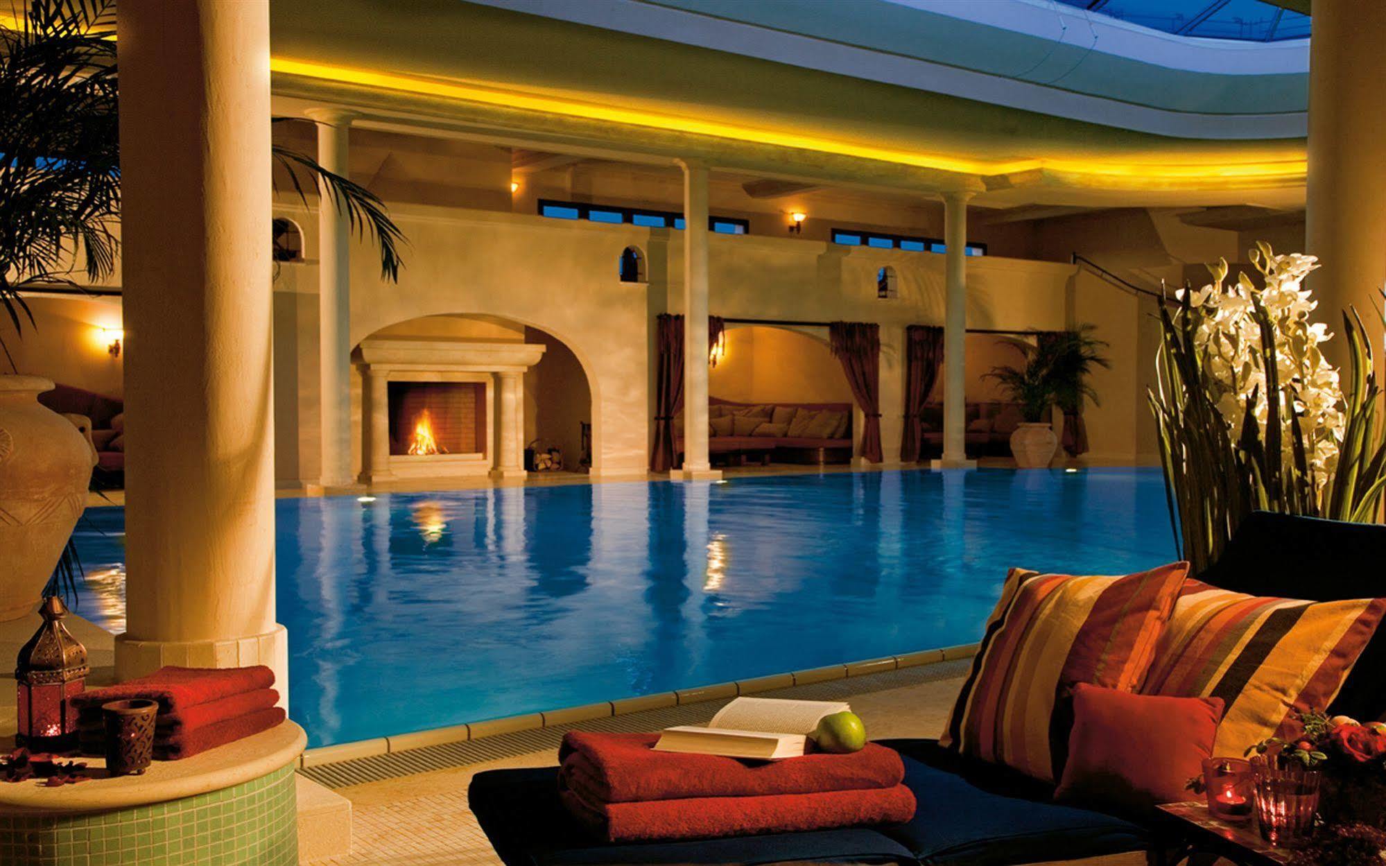 Yachthafenresidenz Hohe Duene Hotel Rostock Ngoại thất bức ảnh The Spa at The Westin