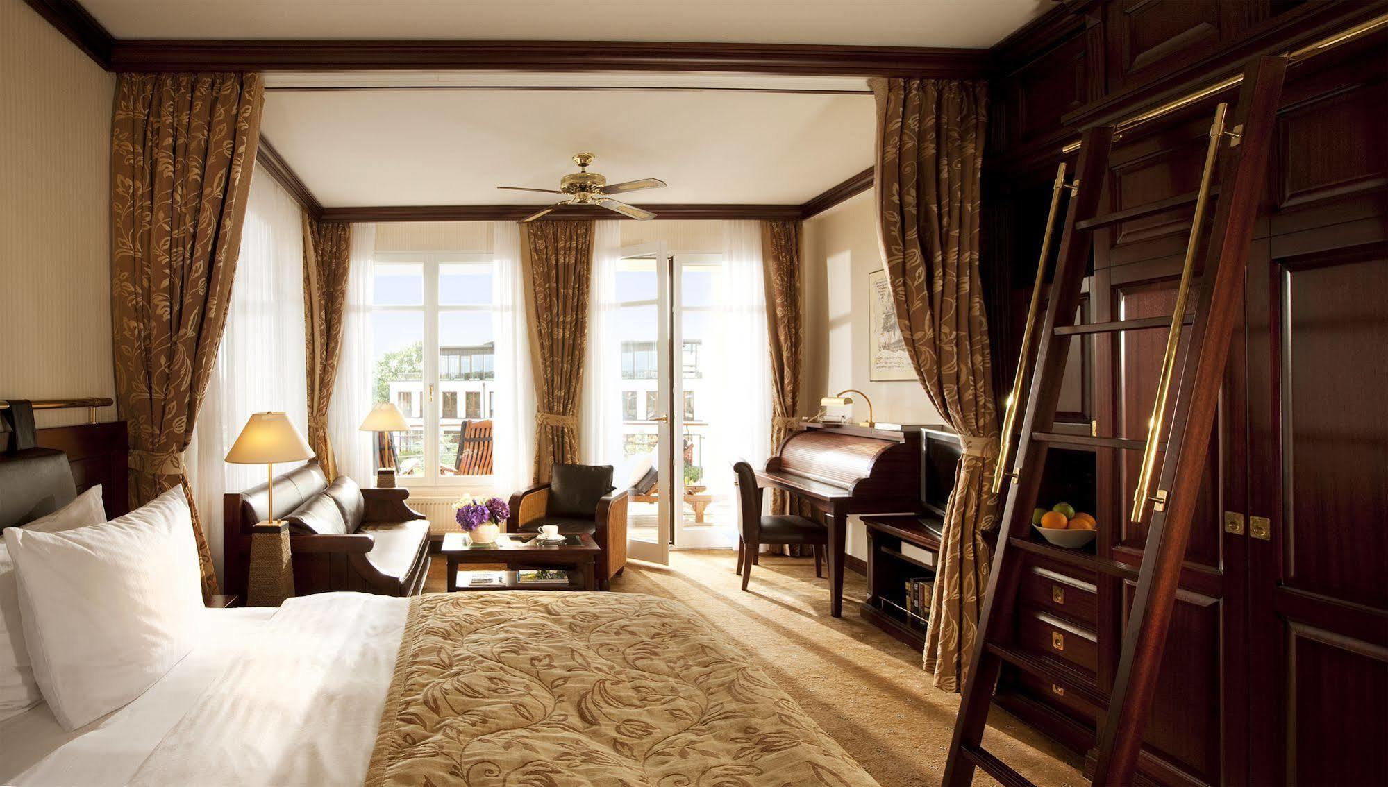 Yachthafenresidenz Hohe Duene Hotel Rostock Ngoại thất bức ảnh